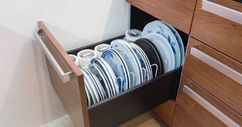 用立板隔開防止餐具碰撞