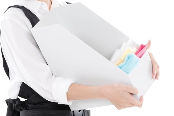 用檔案盒把地板下的庫存品依種類隔開