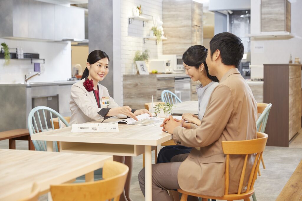 到門市在展示機前把想像變具體
