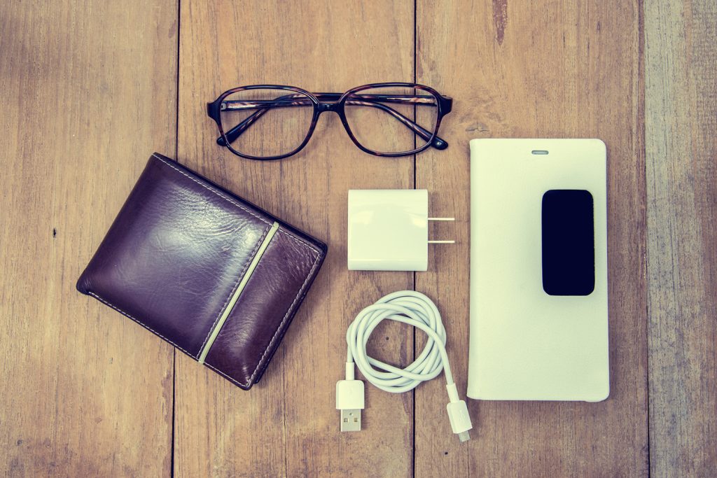 廚房檯面上的手機充電定位