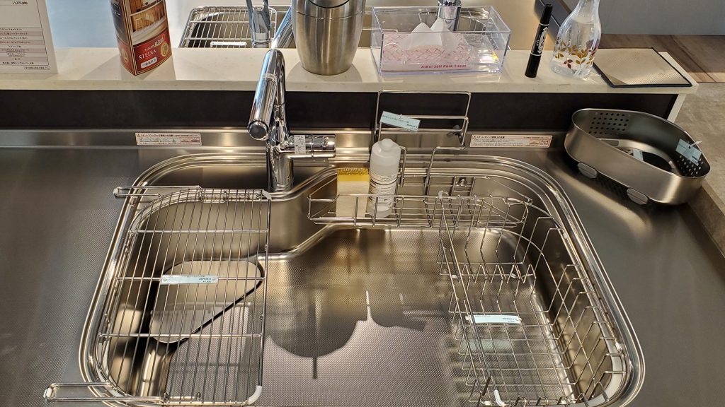 放上瀝水架後的水槽空間確認