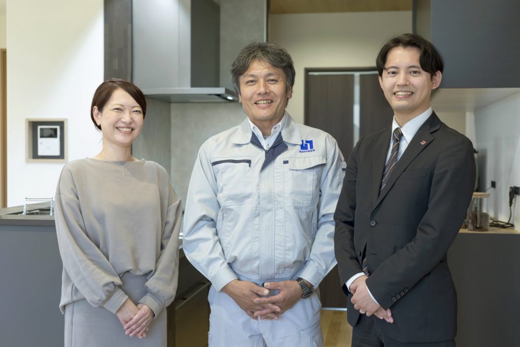 黑色家電統一、氛圍沉穩的 LDK