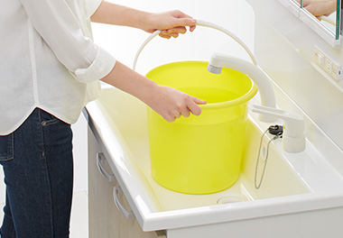 水桶可完整放入洗面盆
